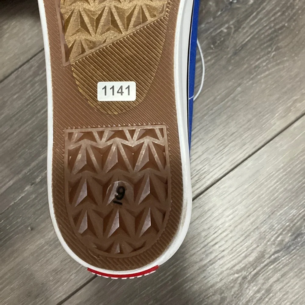 NWOT! UNLTD‎ Blue High-Top Sneakers